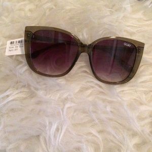 NEW! Rare Quay ever after Olive sunglasses